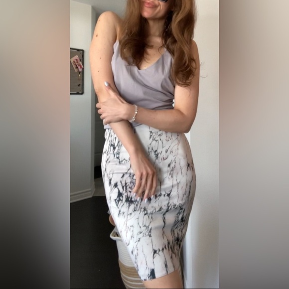 Marble like pencil white skirt - Picture 3 of 13